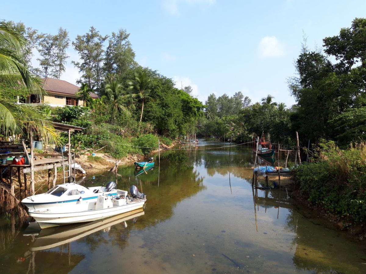 Padel Phangan Suite Чалоклам Экстерьер фото