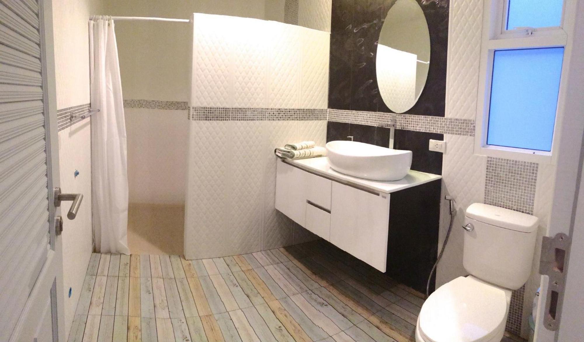 Padel Phangan Suite Чалоклам Номер фото