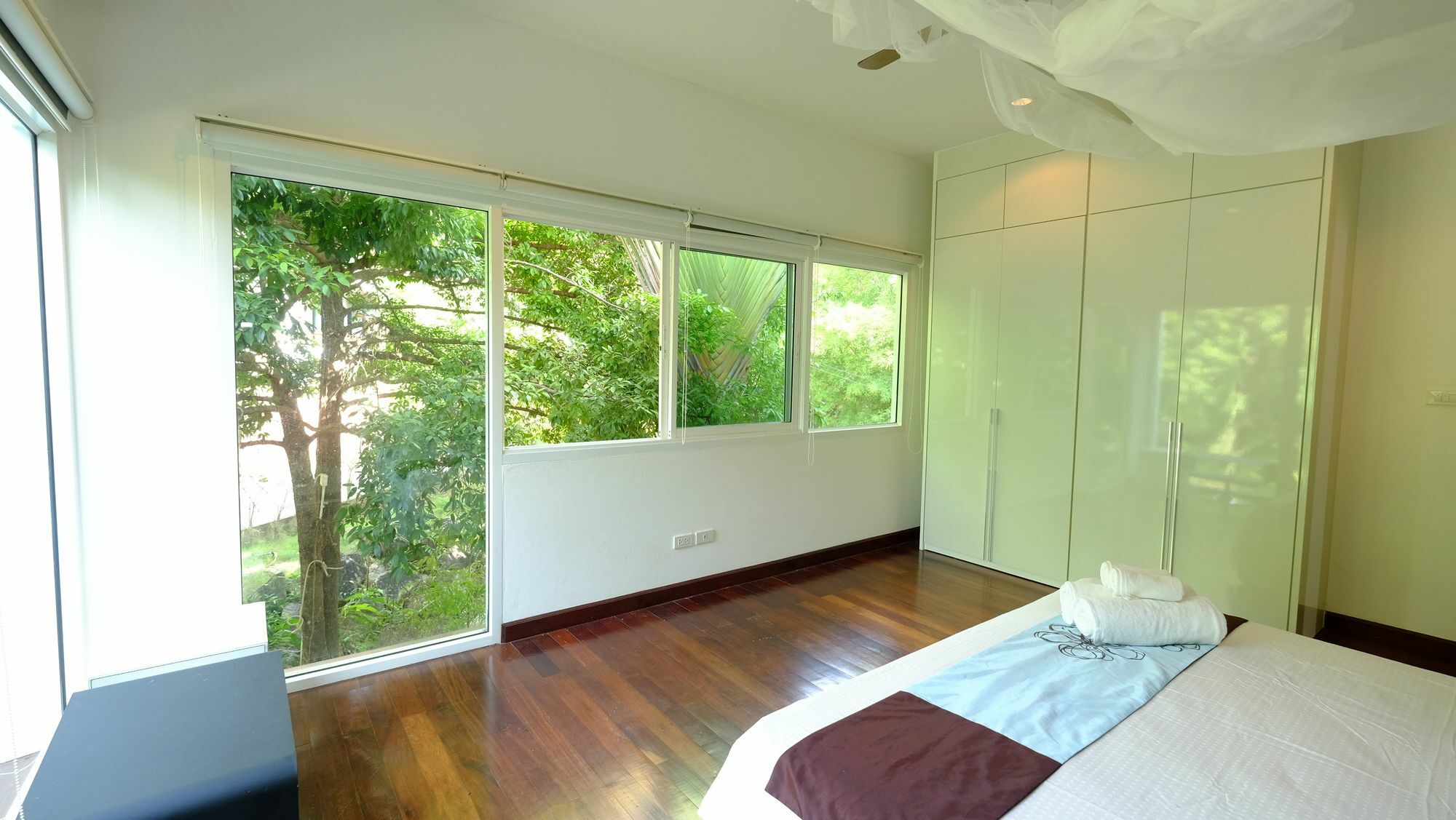 Padel Phangan Suite Чалоклам Экстерьер фото