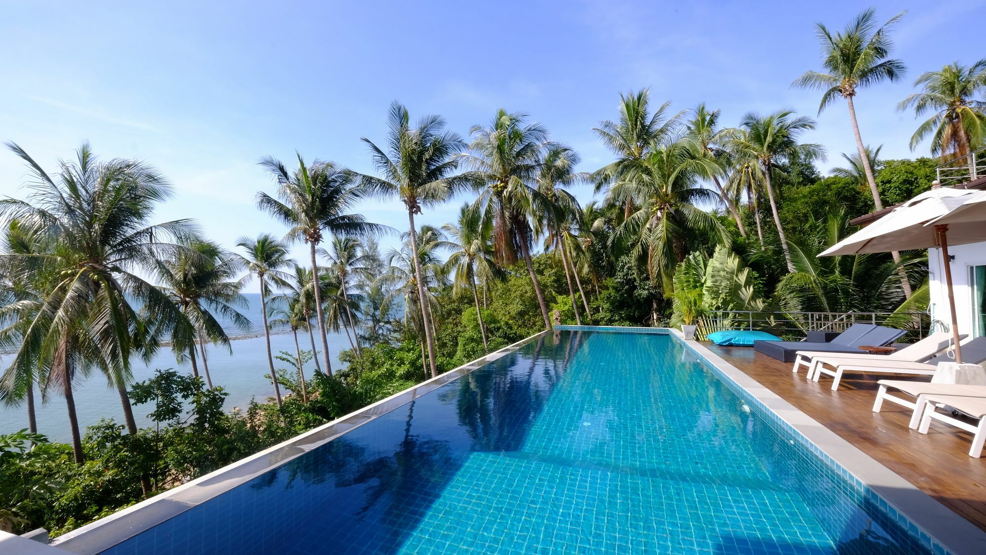 Padel Phangan Suite Чалоклам Экстерьер фото