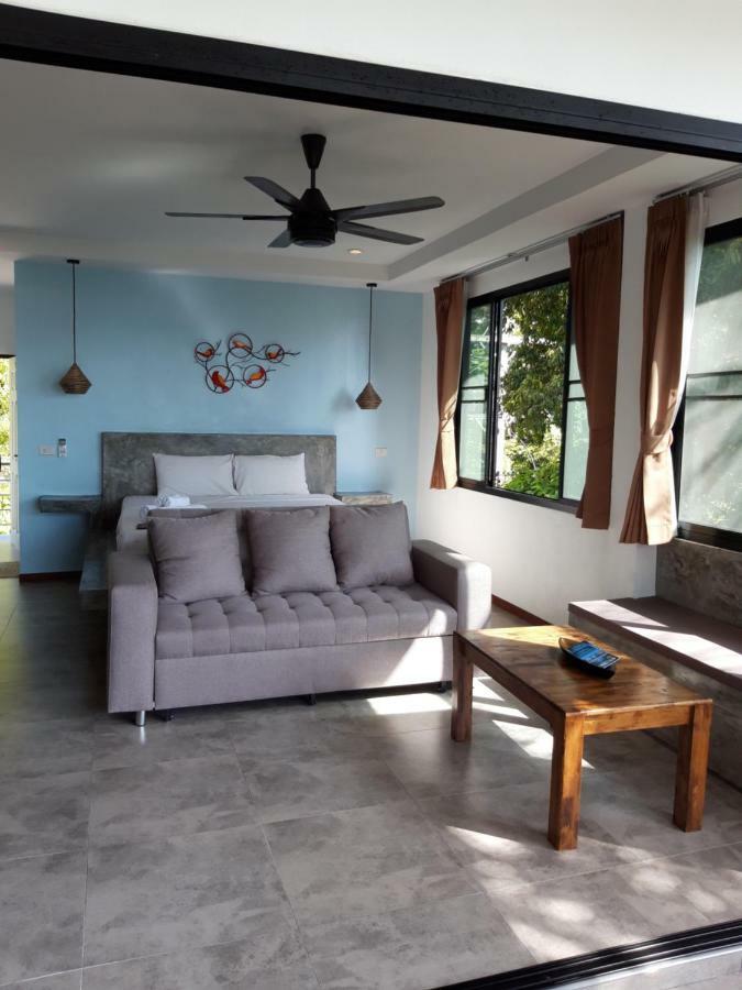 Padel Phangan Suite Чалоклам Экстерьер фото