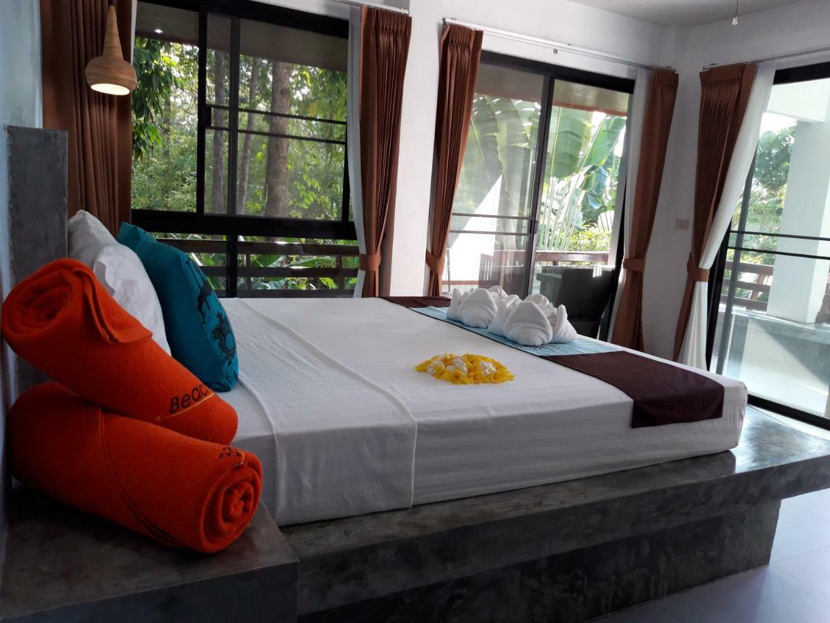 Padel Phangan Suite Чалоклам Экстерьер фото
