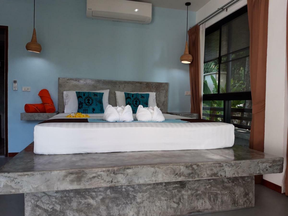Padel Phangan Suite Чалоклам Номер фото